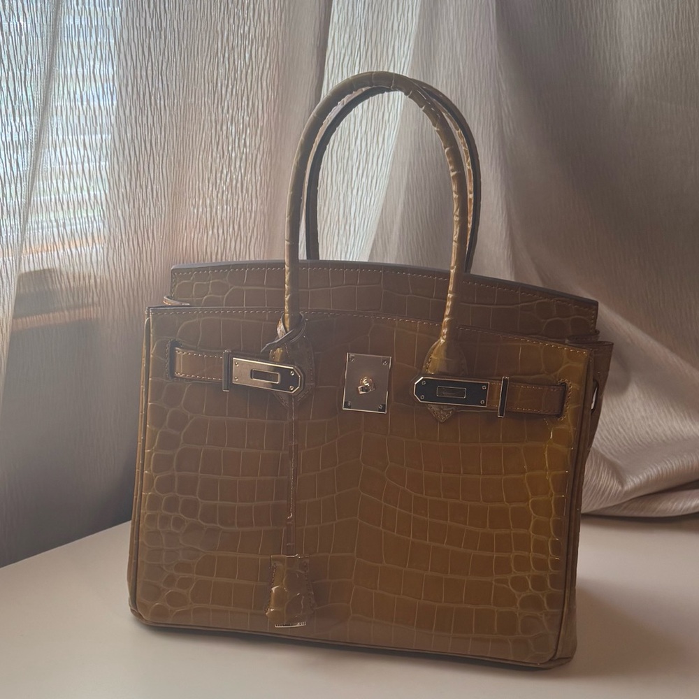 Elegant Tan Crocodile-Embossed Women's Bag
